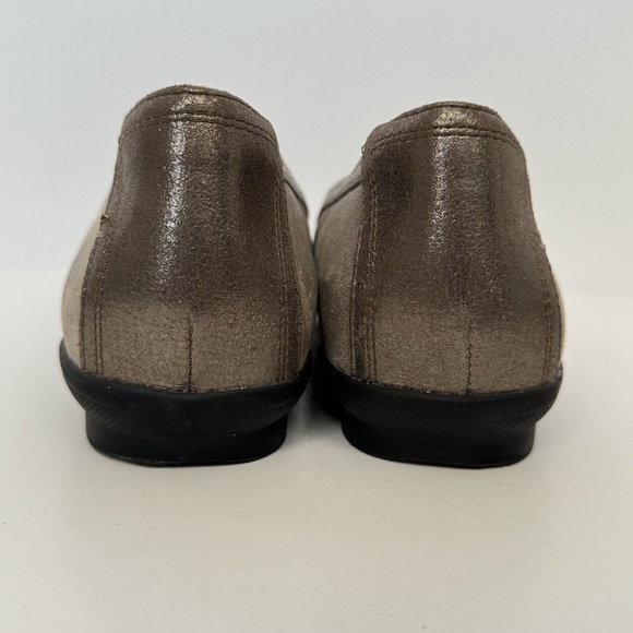 Clarks Women's Sara Orchid Flats Sz 8 Cap Toe Slip On Shoe Antique Silver - Picture 3 of 12
